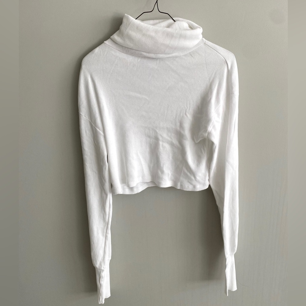 Brandy Melville White Turtleneck Longsleeve
